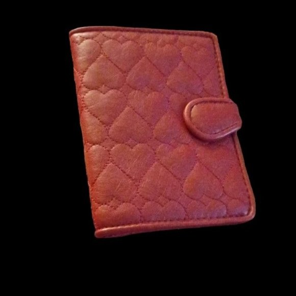 Old Navy Handbags - GUC Cute Old Navy Heart Quilted Wallet